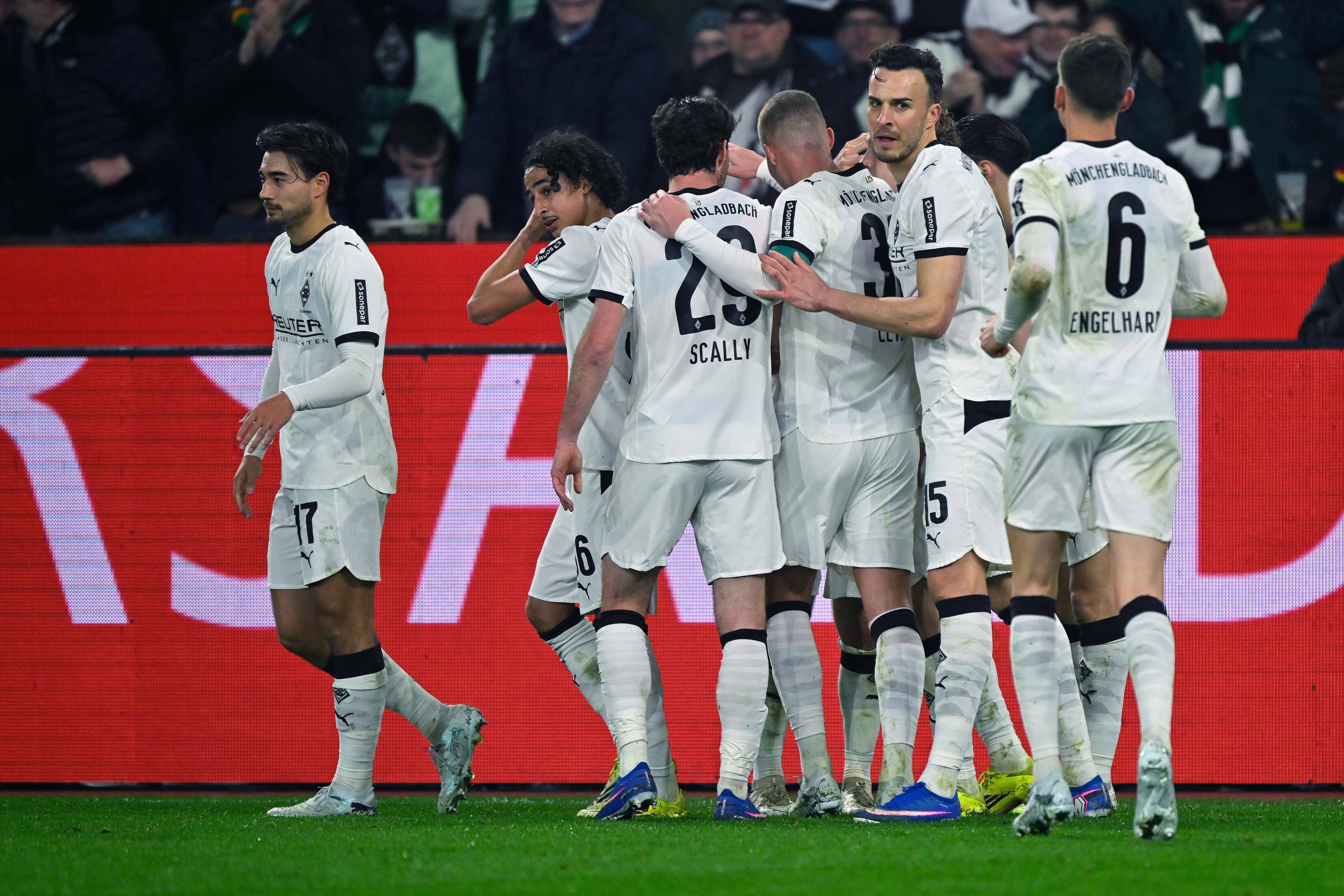 九游体育-门兴格拉德巴赫围绕中超队长鼓劲罗马伤情更新备战荷甲，媒体一致点评：风云突变迈阿密热火关键时刻再遭质疑