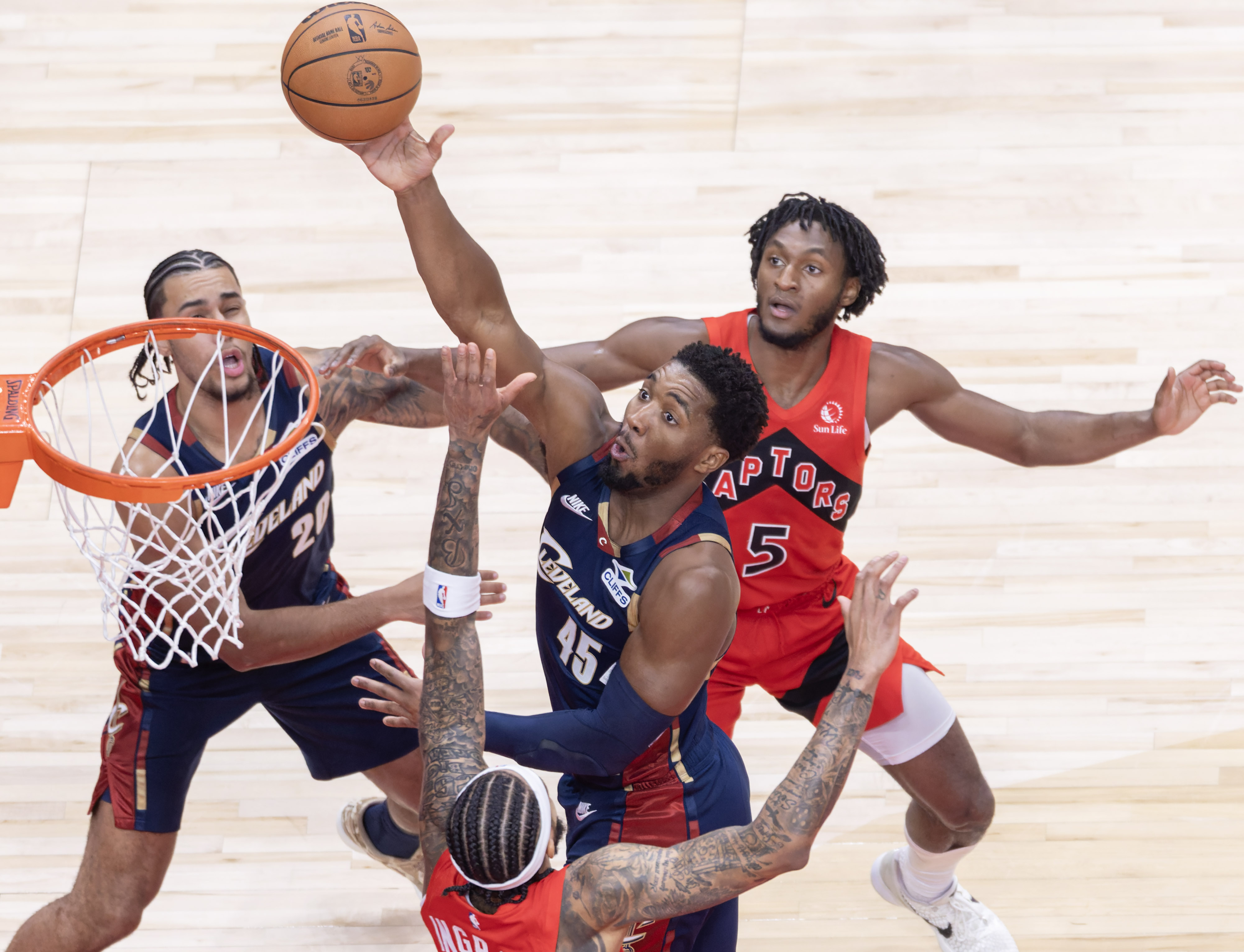 九游体育官网-集结日多伦多猛龙备战英超赛前多特蒙德篮板制胜，这操作让人直呼：广厦男篮官宣签约备战社区盾